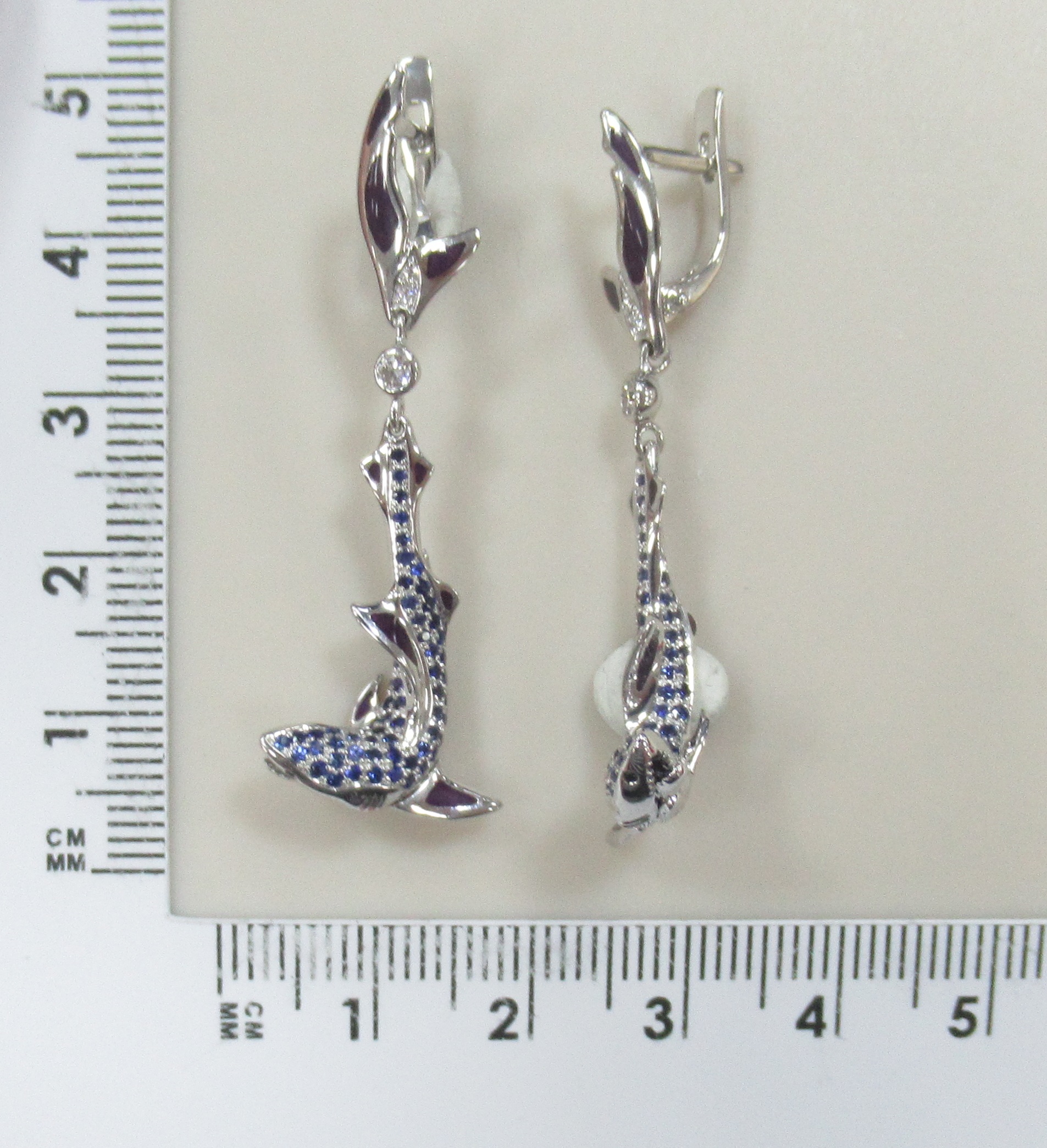 Серьги из белого золота с сапфирами "Акулы"